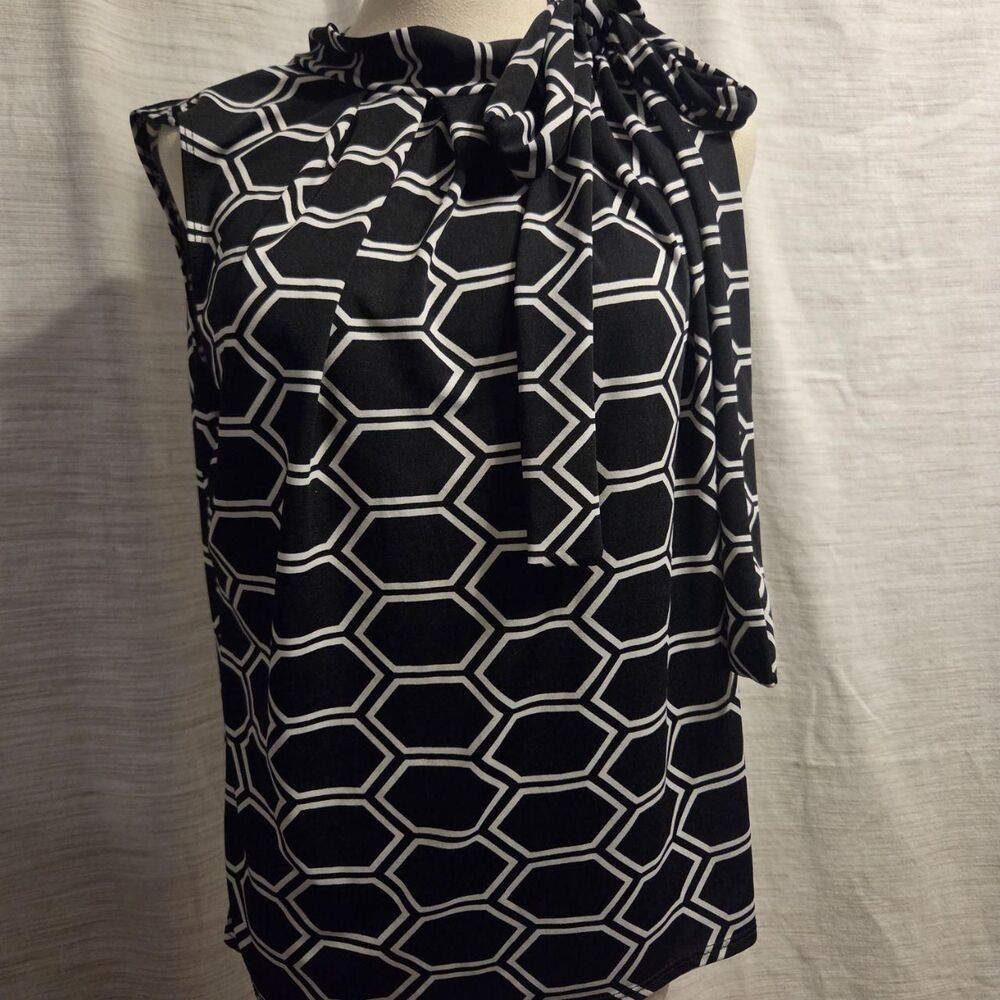 Tiffany & Grey - Black/White Geometric Patterned Sleeveless Top w/Neck Tie